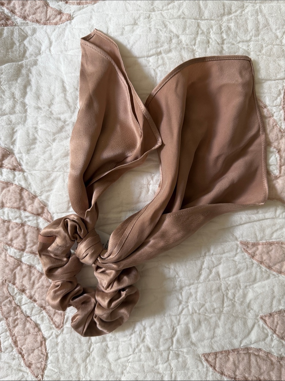 lunya washable silk scrunchie